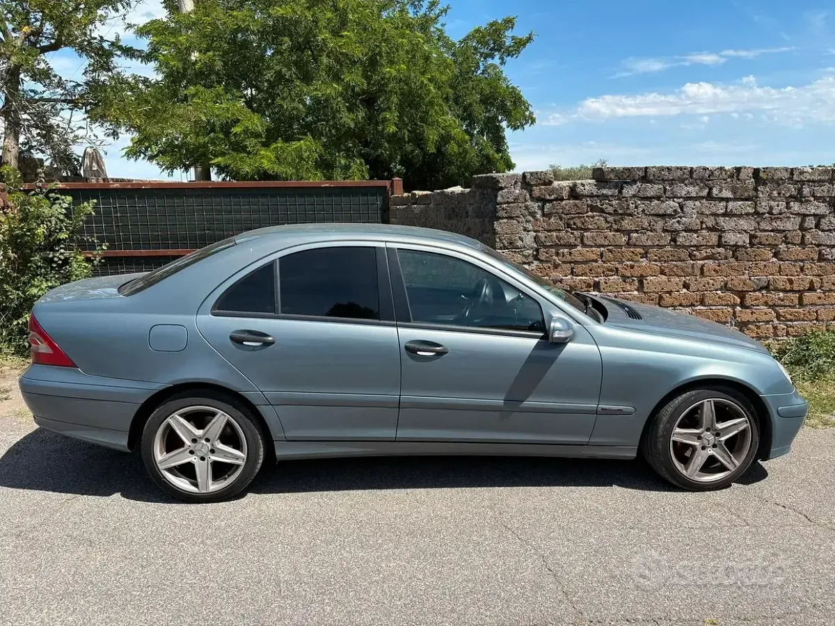 Usata Mercedes C220 Classic 150 CV (110 kW) 2005 Grigio Berlina