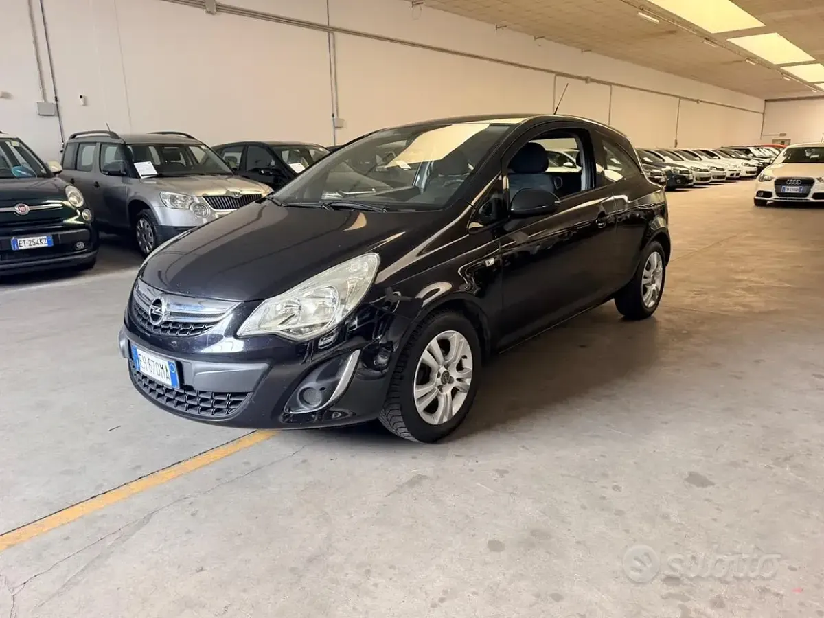 Usata Opel Corsa 75 CV (55 kW) 2011 Nero Utilitaria