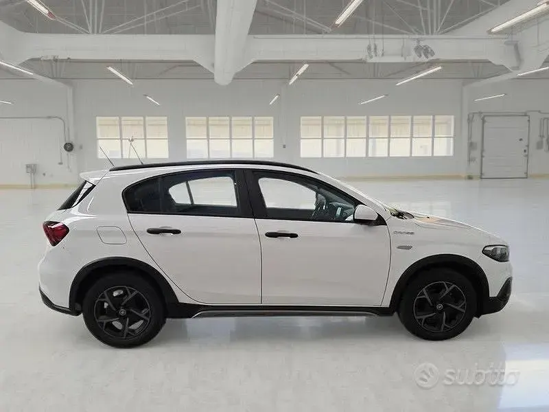 Usata Fiat Tipo Cross 130 CV (95 kW) 2022 Bianco Berlina