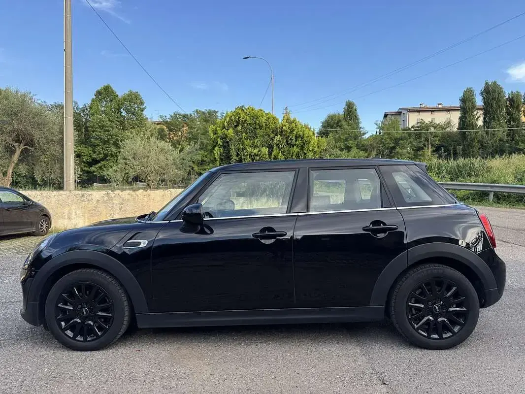 Usata Mini Cooper D 116 CV (85 kW) 2019 Nero Utilitaria
