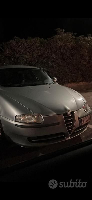 Usata Alfa Romeo 147 Distinctive 120 CV (88 kW) 2003 Grigio Utilitaria