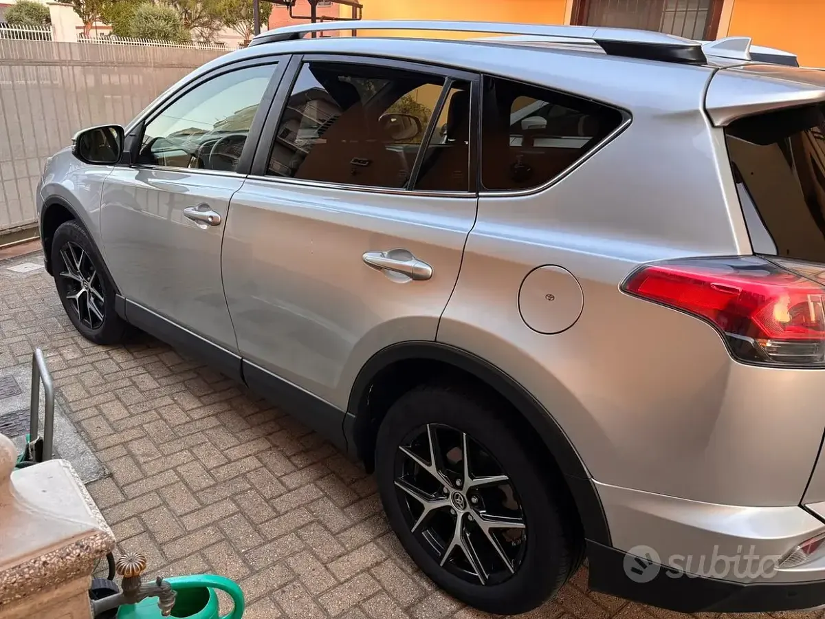 Usata Toyota RAV4 143 CV (105 kW) 2016 Grigio SUV