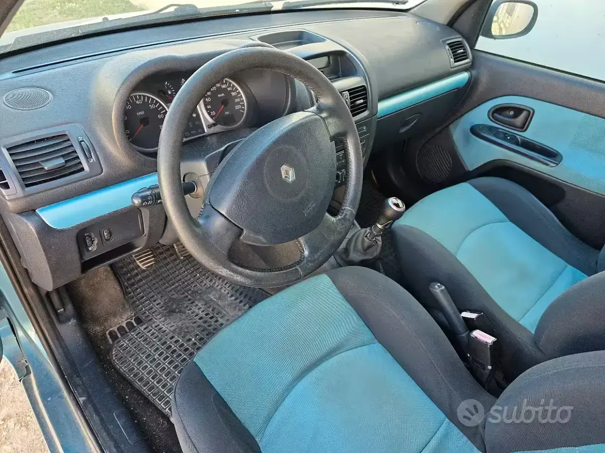 Usata Renault Clio II 82 CV (60 kW) 2002 Bluazzurro Berlina