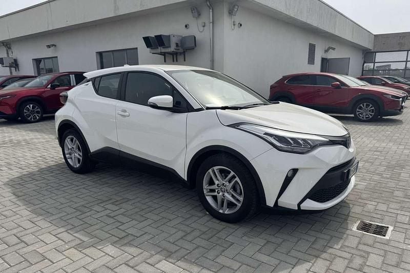 Usata Toyota C-HR Active 122 CV (89 kW) 2023 Bianco SUV