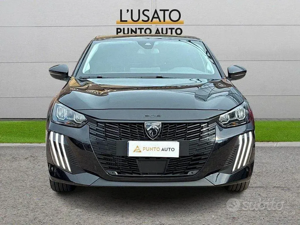 Usata Peugeot 208 Allure 101 CV (74 kW) 2025 Nero Utilitaria