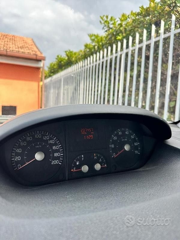 Usata Fiat Idea Emotion 95 CV (69 kW) 2011 Grigio Monovolume