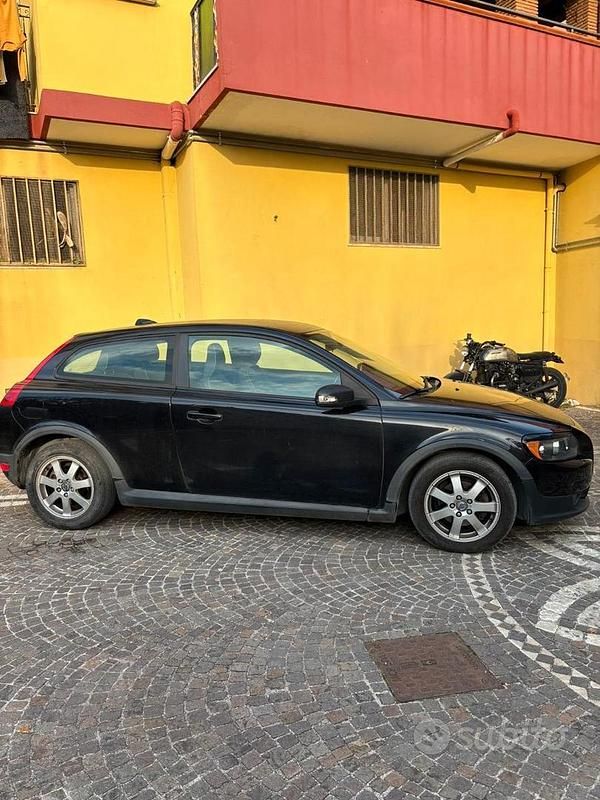 Usata Volvo C30 Kinetic 136 CV (100 kW) 2008 Nero Utilitaria