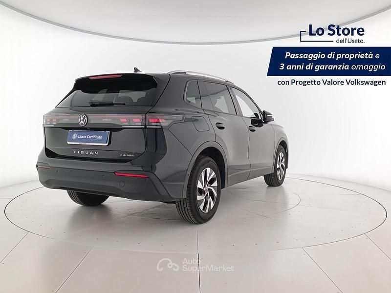 Usata VW Tiguan Life 204 CV (150 kW) 2025 Grenadill black metallizzato SUV