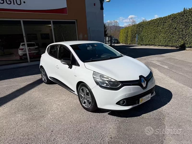Second-hand Renault Clio IV 90 CP (66 kW) 2015 Alb Berlinǎ