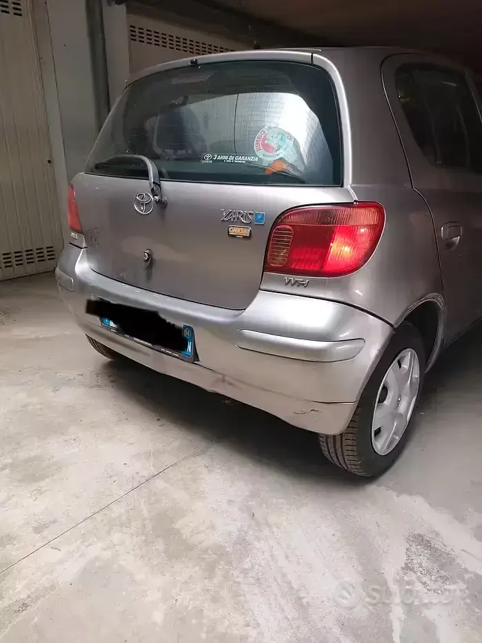 Usata Toyota Yaris Sol 87 CV (63 kW) 2004 Grigio Utilitaria