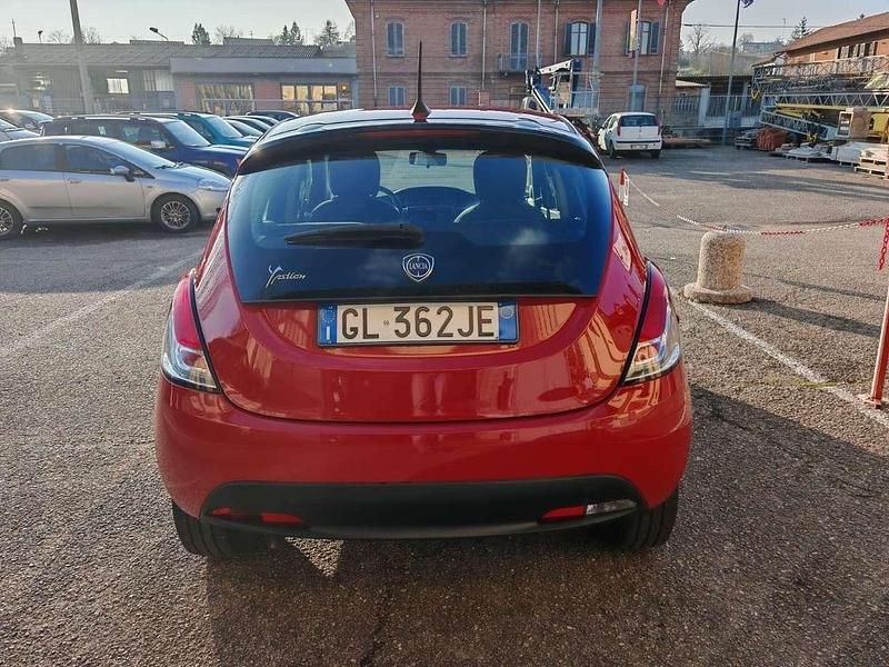 Usata Lancia Ypsilon 69 CV (50 kW) 2023 Rosso Utilitaria