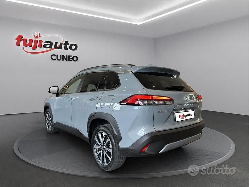 Usata Toyota Corolla Cross Trend 140 CV (102 kW) 2025 Manhattan grey SUV
