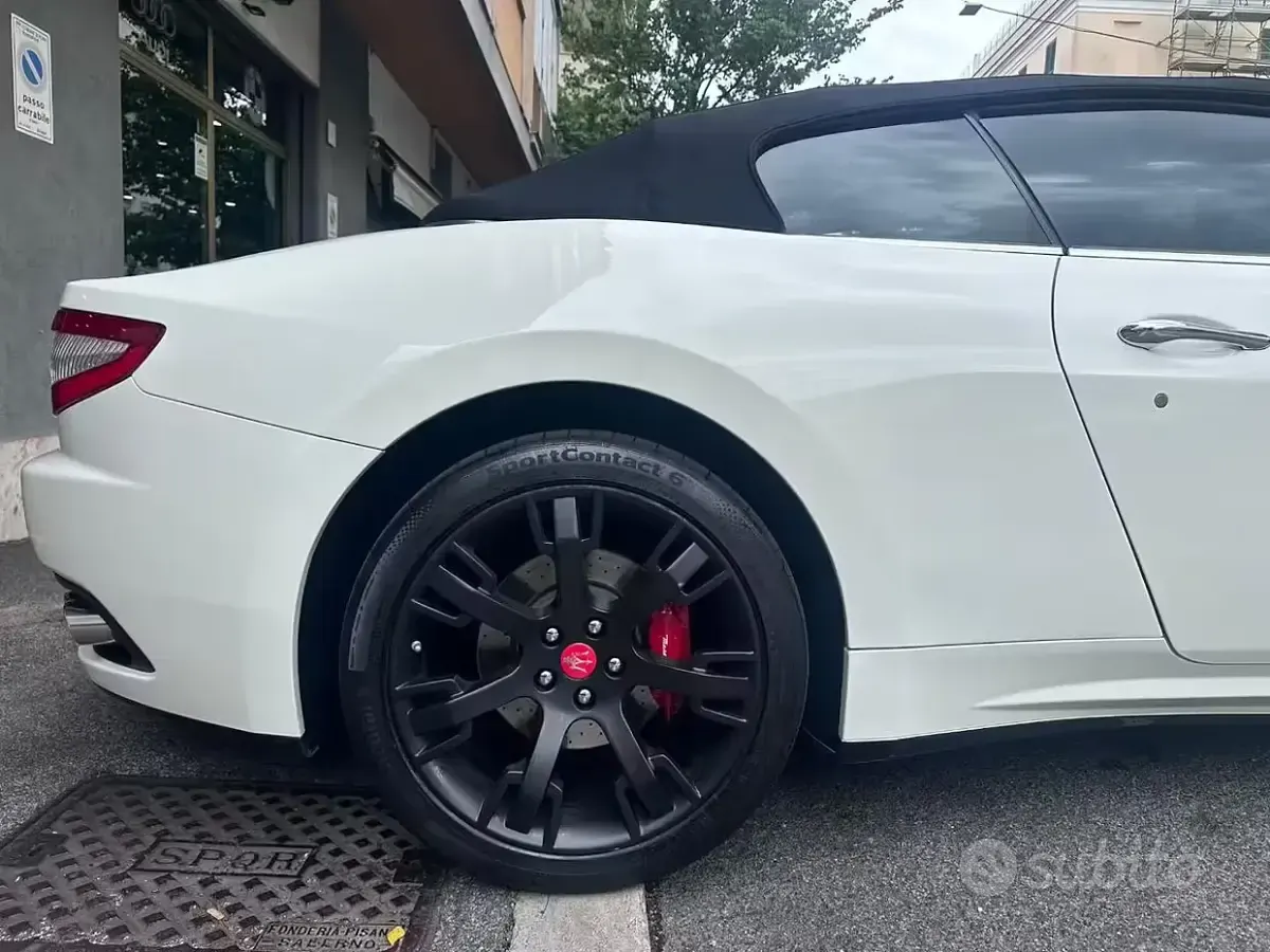 Usata Maserati GranCabrio 439 CV (322 kW) 2011 Bianco metallizzato Cabrio