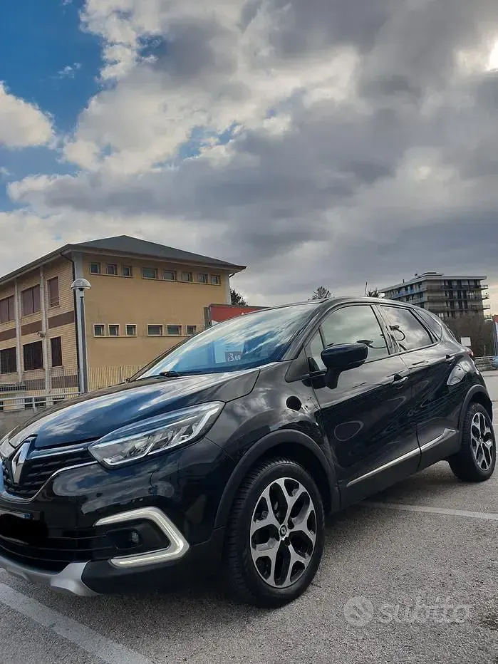 Usata Renault Captur 110 CV (80 kW) 2017 Nero SUV