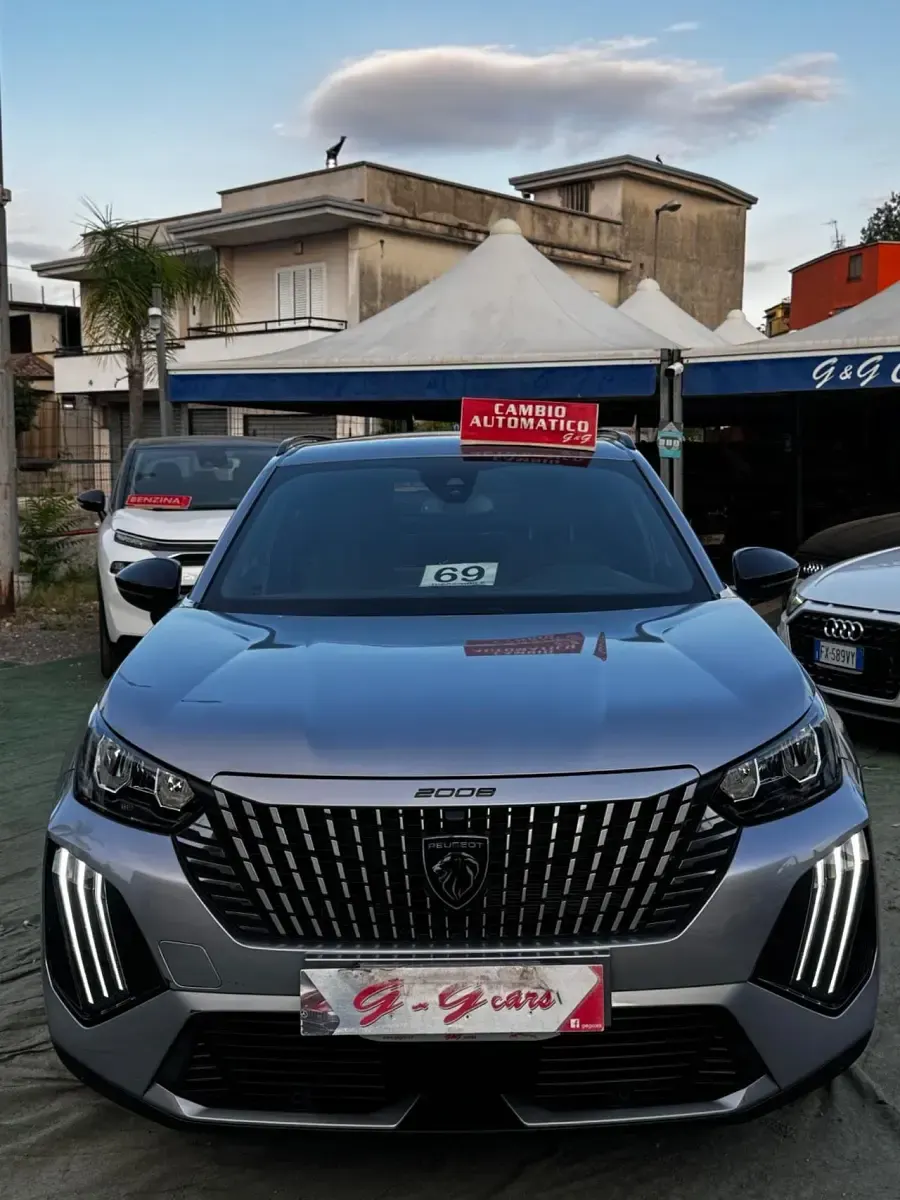Usata Peugeot 2008 Allure 130 CV (95 kW) 2024 Argento SUV