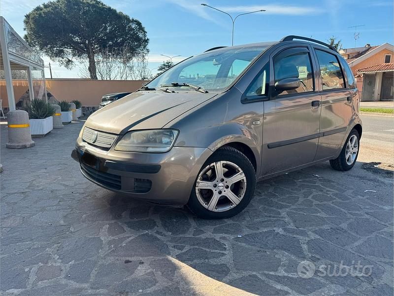 Usata Fiat Idea 90 CV (66 kW) 2007 Grigio Monovolume