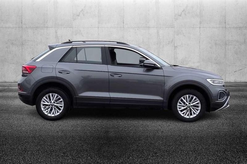 Usata VW T-Roc Life 150 CV (110 kW) 2023 Grigio SUV