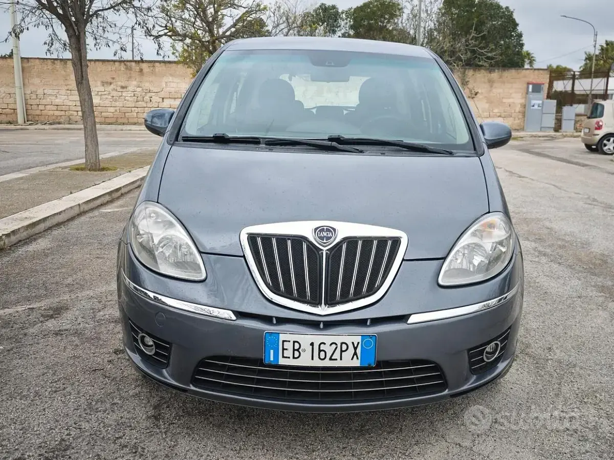 Usata Lancia Musa 120 CV (88 kW) 2010 Grigio Monovolume