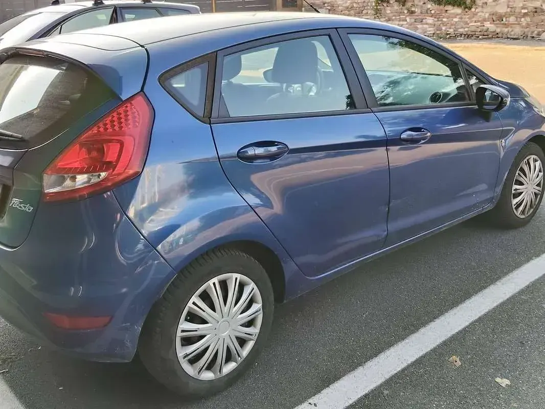 Usata Ford Fiesta Titanium 97 CV (71 kW) 2010 Blu/azzurro Berlina