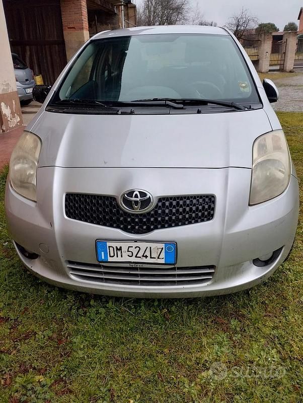 Usata Toyota Yaris 90 CV (66 kW) 2008 Grigio Utilitaria