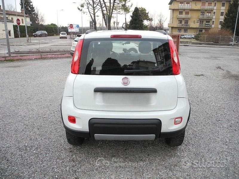 Usata Fiat Panda 4x4 S 95 CV (69 kW) 2018 Bianco Utilitaria