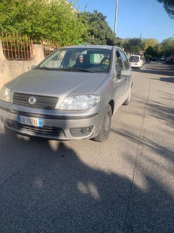 Usata 2004 Fiat Punto Due volumi | 500 € (Super prezzo) - Immagine 1/4