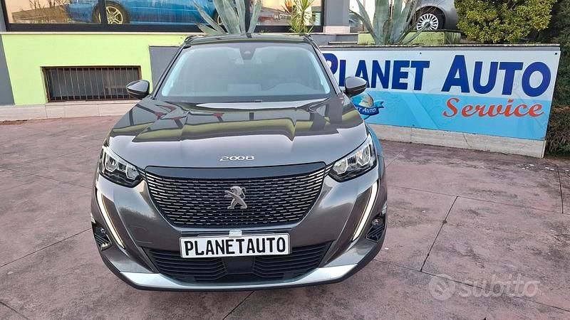 Usata Peugeot 2008 Allure 131 CV (96 kW) 2021 Grigio SUV