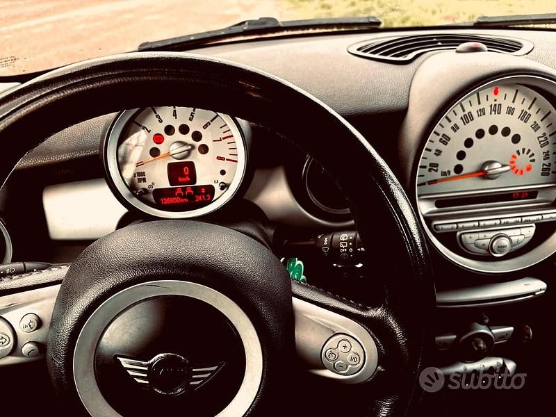 Usata Mini Cooper 75 CV (55 kW) 2010 Nero Utilitaria