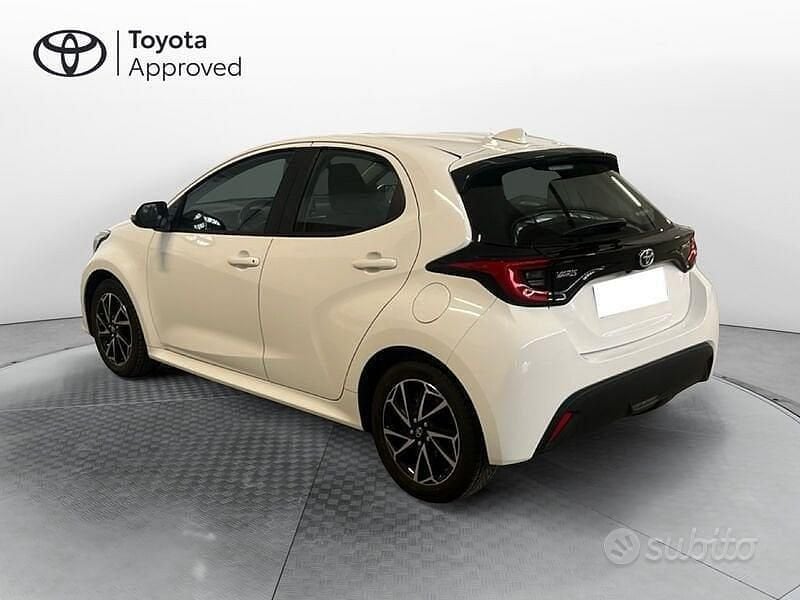 Usata Toyota Yaris Hybrid Trend 116 CV (85 kW) 2021 Bianco Berlina