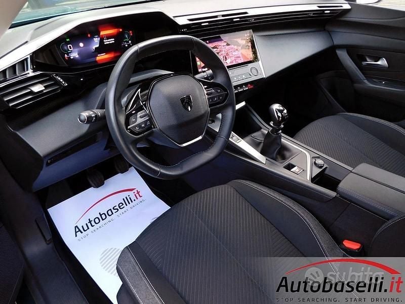 Usata Peugeot 308 SW Active 110 CV (80 kW) 2022 Verde Station wagon