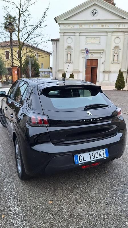 Usata Peugeot 208 Allure 101 CV (74 kW) 2022 Nero Utilitaria