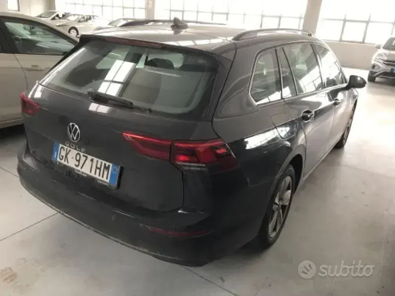 Usata VW Golf VIII Life 116 CV (85 kW) 2023 Grigio Station wagon