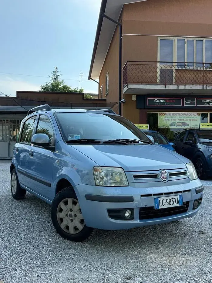 Usata Fiat Panda Emotion 69 CV (50 kW) 2010 Bluazzurro Utilitaria