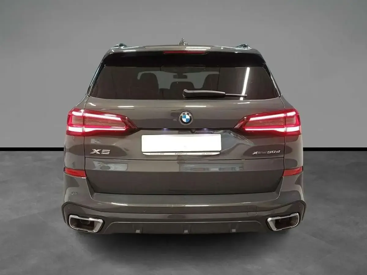 Usata BMW X5 M Sport 286 CV (210 kW) 2023 Dravit grey metallizzato SUV