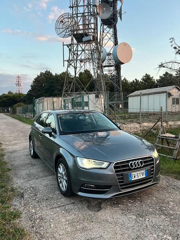 Grigio Usata 2014 Audi A3 Tre volumi | 8500 € (Ottimo prezzo) - Immagine 1/4