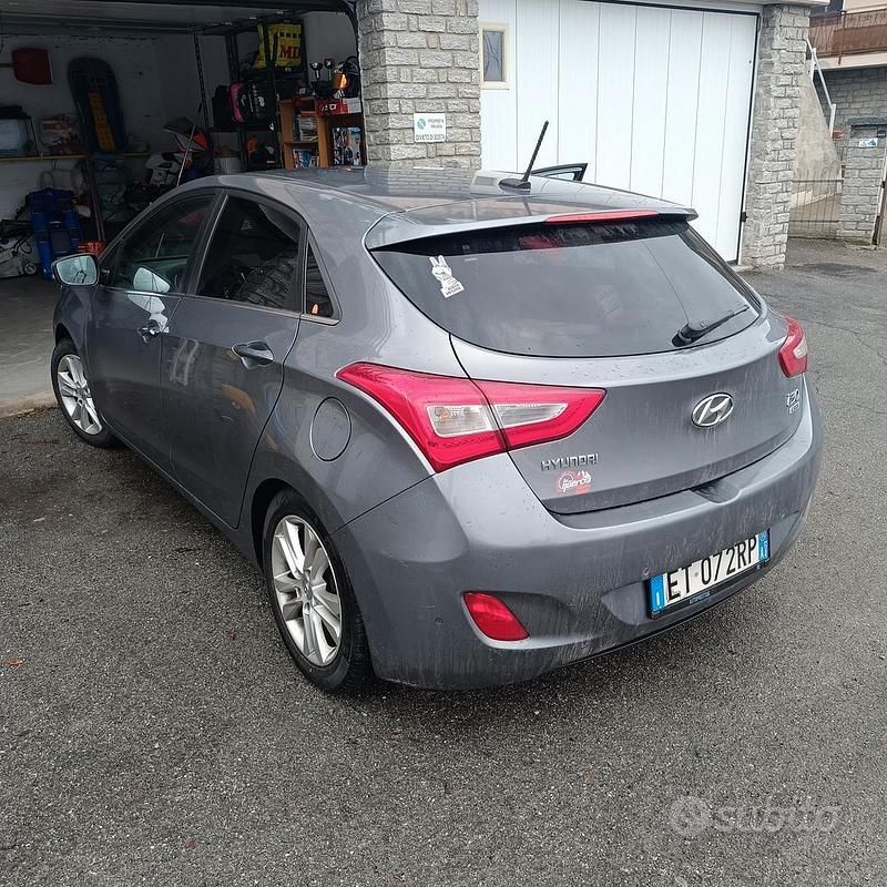 Usata Hyundai i30 128 CV (94 kW) 2015 Grigio Berlina