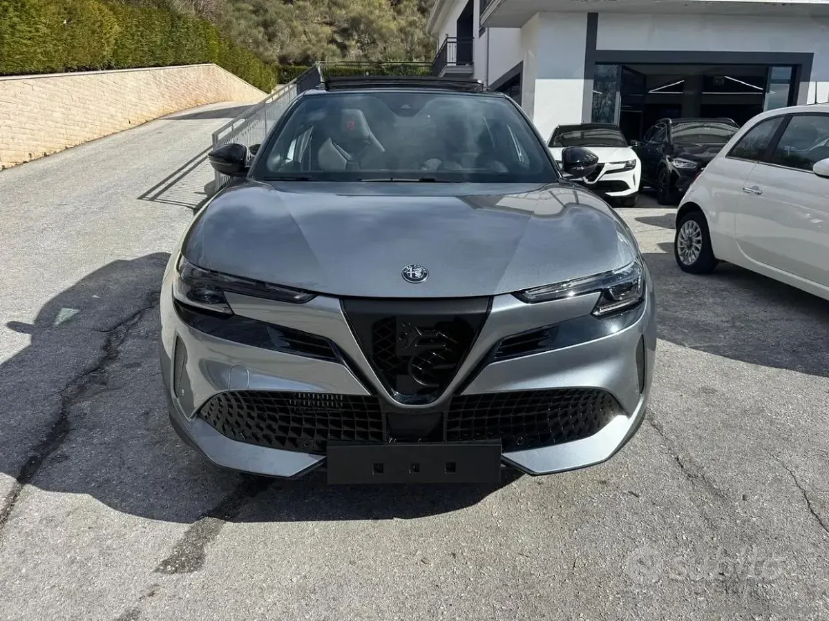 Nuova Alfa Romeo GT Junior Edizione Speciale 145 CV (106 kW) 2026 Grigio SUV