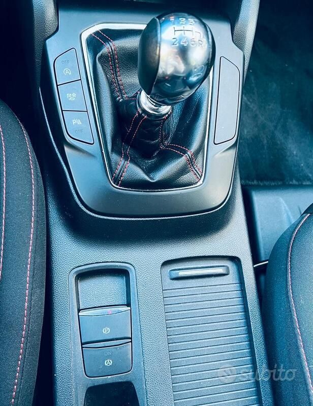 Usata Ford Focus ST-Line 125 CV (91 kW) 2023 Grigio Utilitaria