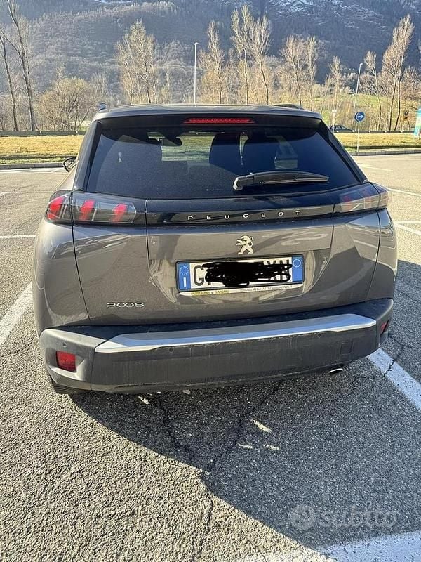 Usata Peugeot 2008 Allure 131 CV (96 kW) 2023 Grigio SUV