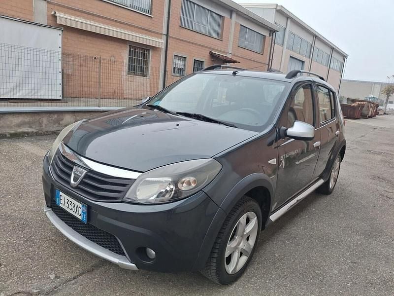 Nero Usata 2012 Dacia Sandero Stepway Tre volumi | 2799 € (Ottimo prezzo) - Immagine 1/4