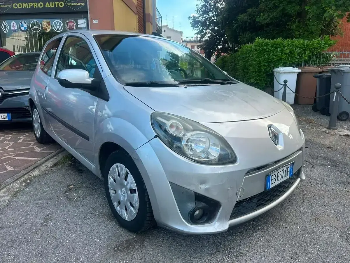 Usata Renault Clio II Dynamique 75 CV (55 kW) 2010 Argento Berlina
