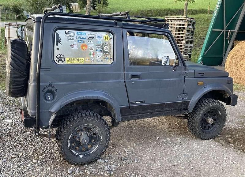 Begagnad Suzuki Samurai 64 HK (47 kW) 1988 Grå SUV