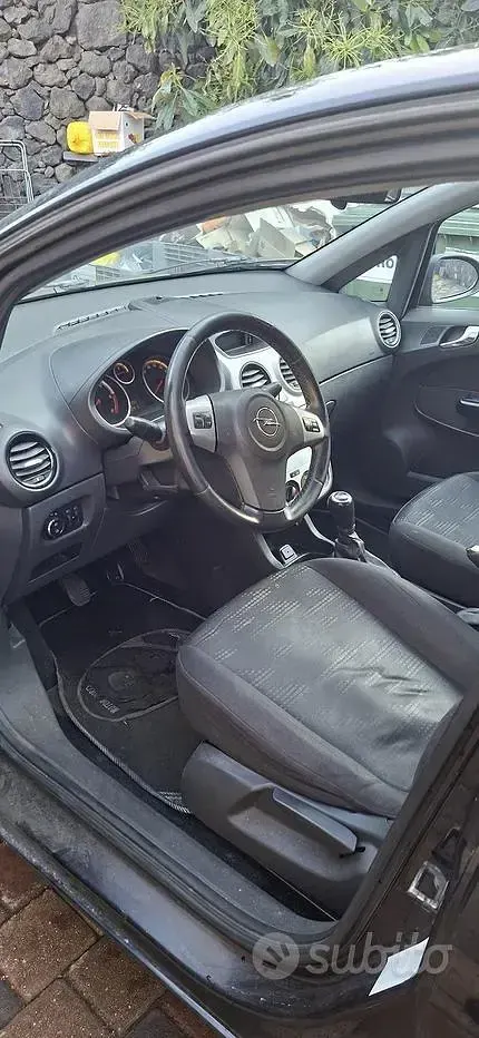 Usata Opel Corsa 95 CV (69 kW) 2012 Nero Utilitaria
