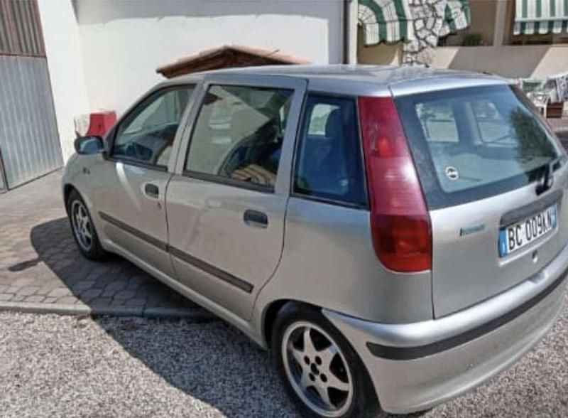 Usata Fiat Punto Star 60 CV (44 kW) 1999 Argento Berlina