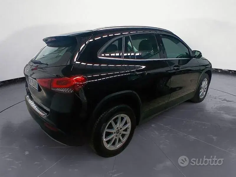 Usata Mercedes GLA180 Business 116 CV (85 kW) 2023 Nero SUV