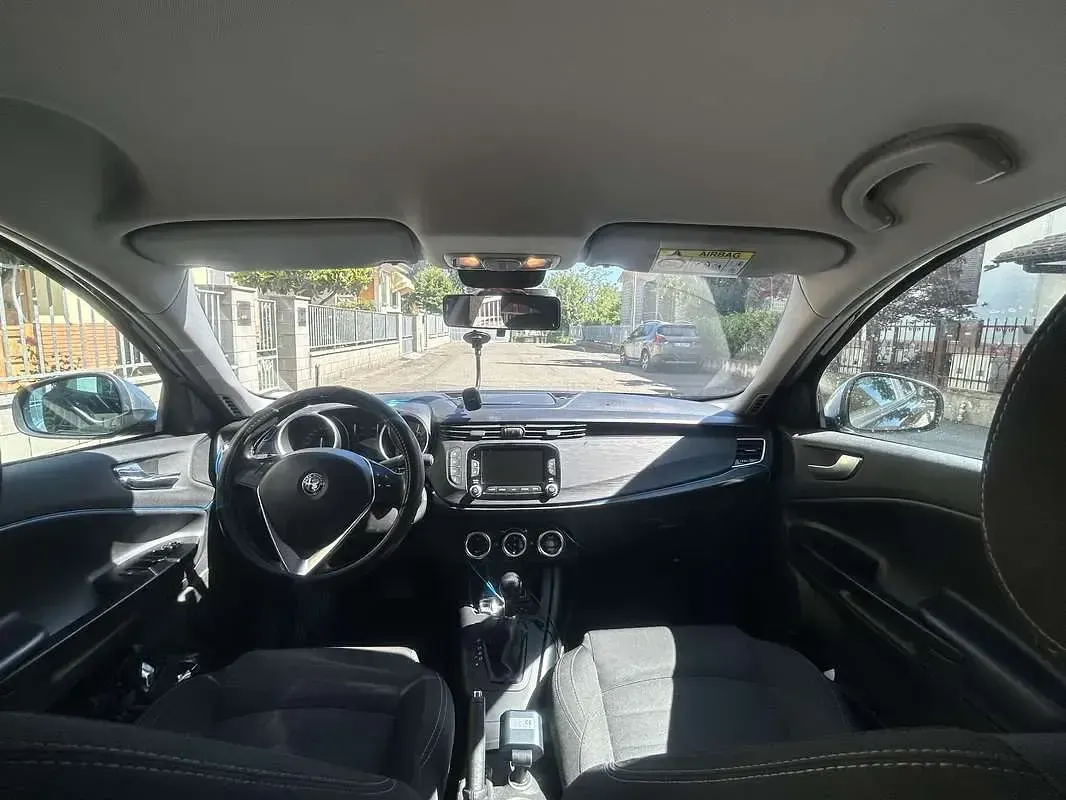 Usado Alfa Romeo Giulietta Super 120 CV (88 kW) 2017 Negro Utilitario
