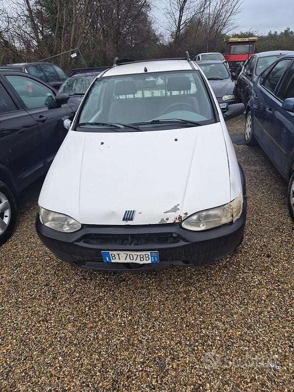 Usata Fiat Strada 62 CV (45 kW) 2002 Bianco Pick-up