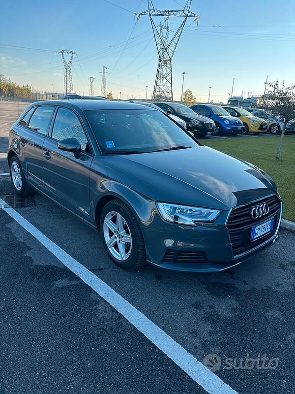 Usata Audi A3 Business 116 CV (85 kW) 2023 Grigio Utilitaria