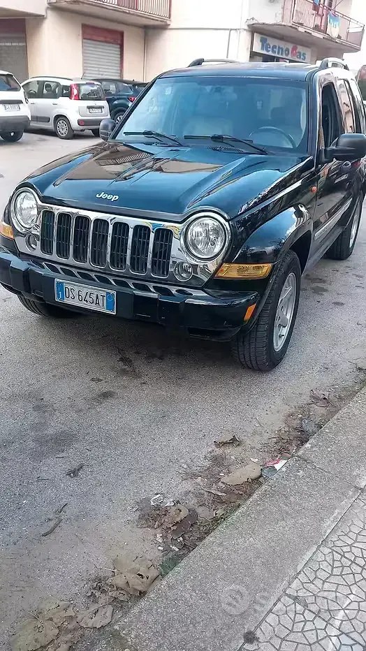 Usata Jeep Cherokee Limited 163 CV (119 kW) 2008 Nero SUV