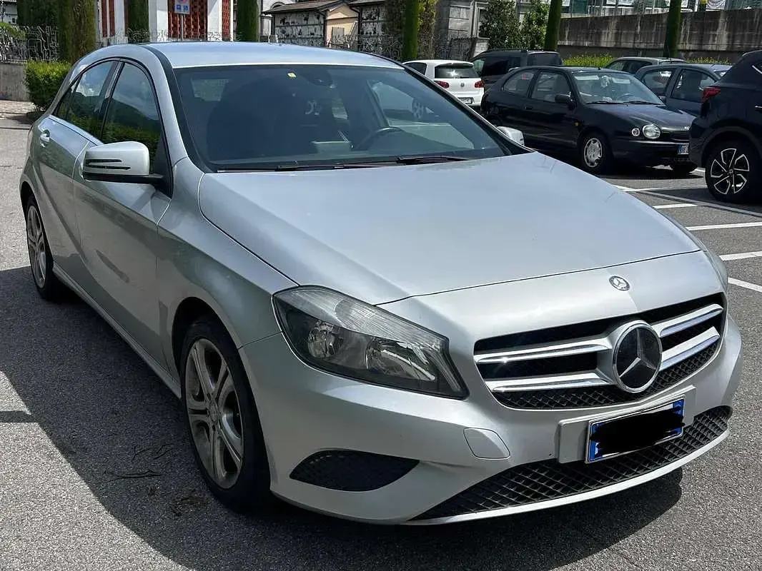 Usata Mercedes A180 Premium 109 CV (80 kW) 2014 Grigio Berlina